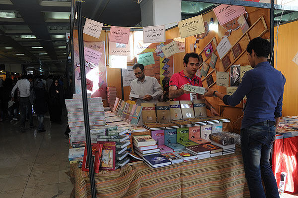 گزارش تصویری هنر نیوز از بیست و پنجمین نمایشگاه کتاب تهران و حاشیه های آن