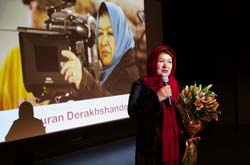 نمایش «هیس! ...» به همراه سخنرانی «پوران درخشنده» نمایش «هیس! ...» به همراه سخنرانی «پوران درخشنده»