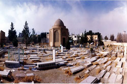 سالن اجتماعات ۶ هزار متری وسط قبرستان تاریخی « تخت فولاد»