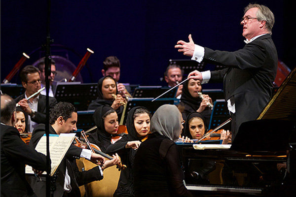 علاقه دارم ارکستر سمفونیک تهران را به لندن دعوت کنم