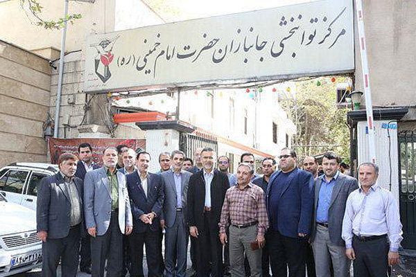 رئیس سازمان سینمایی به دیدار جانبازان مرکز توانبخشی امام خمینی(ره) رفت
