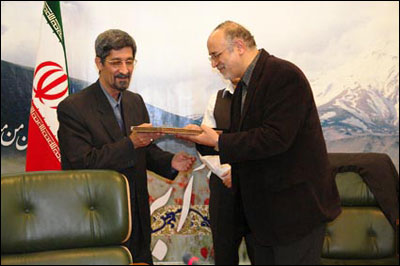  شمقدري خواستار توجه هنرمندان به بخش فرهنگي سياست هاي كلي برنامه پنجم شد