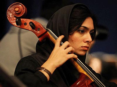 فعلا ترجيح مي‌دهم در تئاتر و موسيقي كار كنم 
