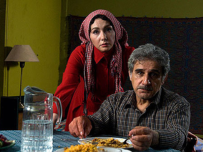 زیر آسمان یک سقف آرام ابرهای نهفته پنهان است