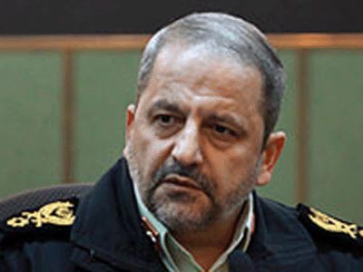 سردار اسماعيل احمدي‌مقدم به تماشاي «گزارش يك جشن» نشست