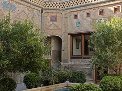 مطالعه هنر رومانسك در كتابخانه ملي ملك