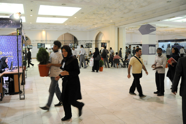 فضا سازی در روز دوم افتتاحیه وپذیرایی در طبقه فوقانی نمایشگاه مطبوعات