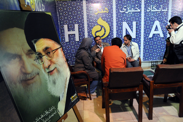 بازدید جوادشمقدری معاون امور سینمایی وزارت فرهنگ وارشاد اسلامی از هفدهمین نمایشگاه مطبوعات  