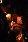 روشن نمودن شمع یکی از رسم های عزاداری شام غریبان اباعبدالله الحسین (ع) و یاران با وفایش