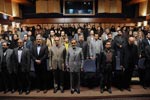 ایستادن مهمانها به احترام سرود ملی ایران