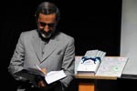 امضاء یادبود دکتر علی اکبر ولایتی در صفحه اول کتاب شیعه ماندگارشد