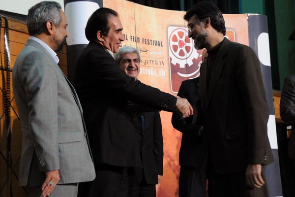 تقدیر از سازندگان منتخب در مراسم اختتامیه نخستین جشنواره فیلم های صنعتی 