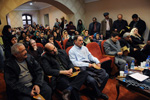 حضور بازماندگان خاندان غفاری در کنار مدعوین در مراسم تجلیل از خاندان غفاری 
