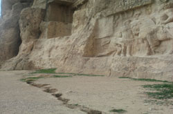 خطر جدی در کمین نقش رستم است