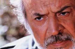 «ایرج قادری» قادر به تشخیص اطرافیان خود نیست...