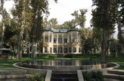 پاکسازی اِزاره های سنگی کاخ موزه های نیاوران
