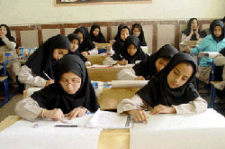 چه کسی گزینه مناسب برای تعلیم نقد ادبی است؟