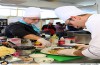 طبخ غذاهای دریایی و شرقی در هتل هما