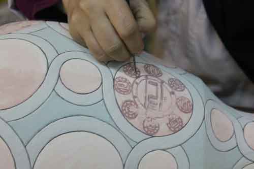 نقش پردازی سفالینه ها با تایپوگرافی