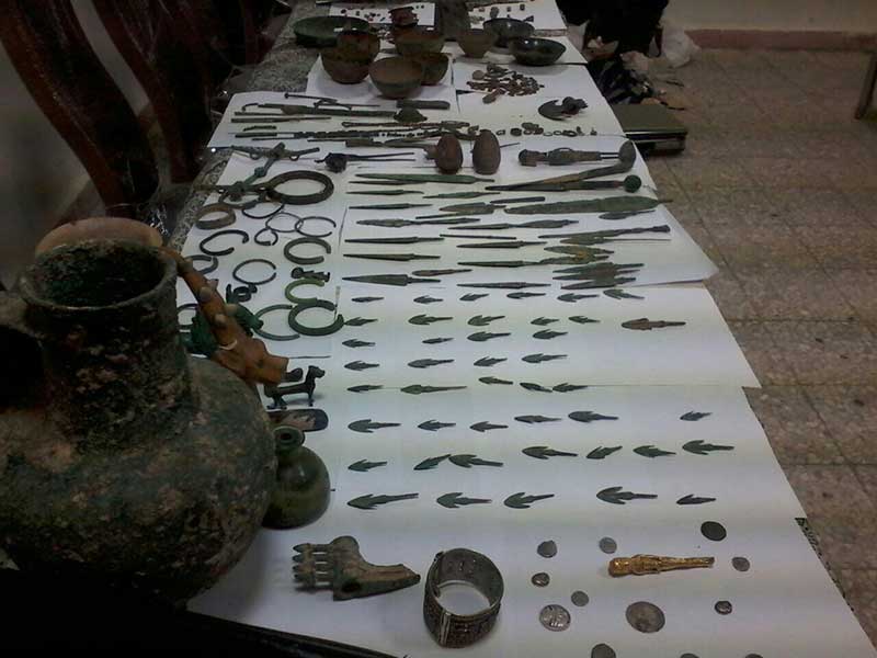بیش از یکصد گورتخریب شد